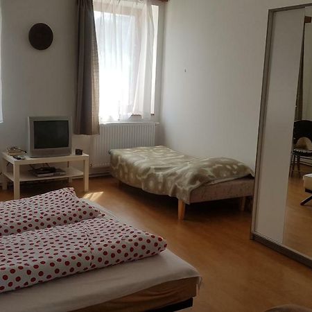 Petra Apartmanok Velem Exterior photo